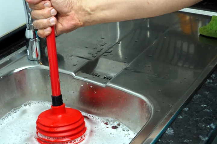 how to unclog a kitchen sink