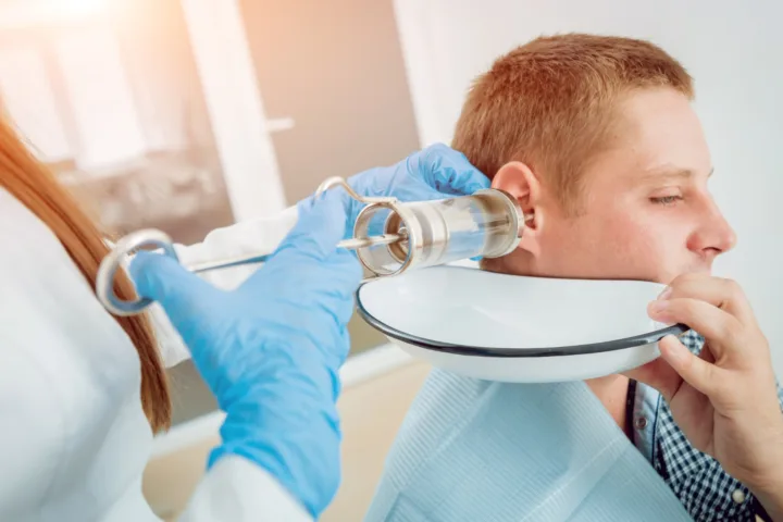 how to unclog ears from congestion